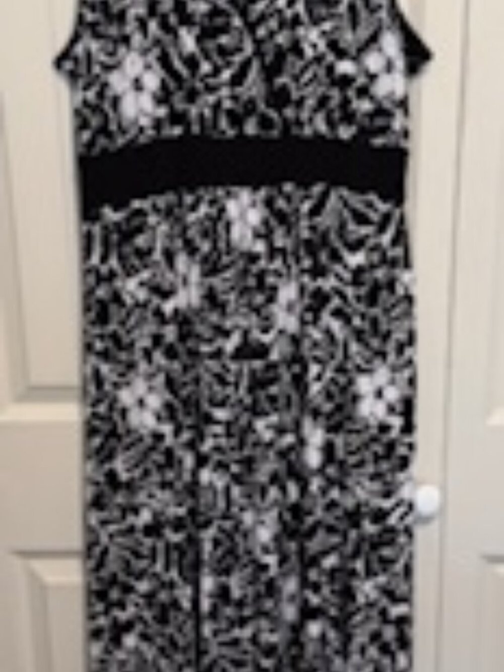 Womens sleeveless black & white floral maxi dress
